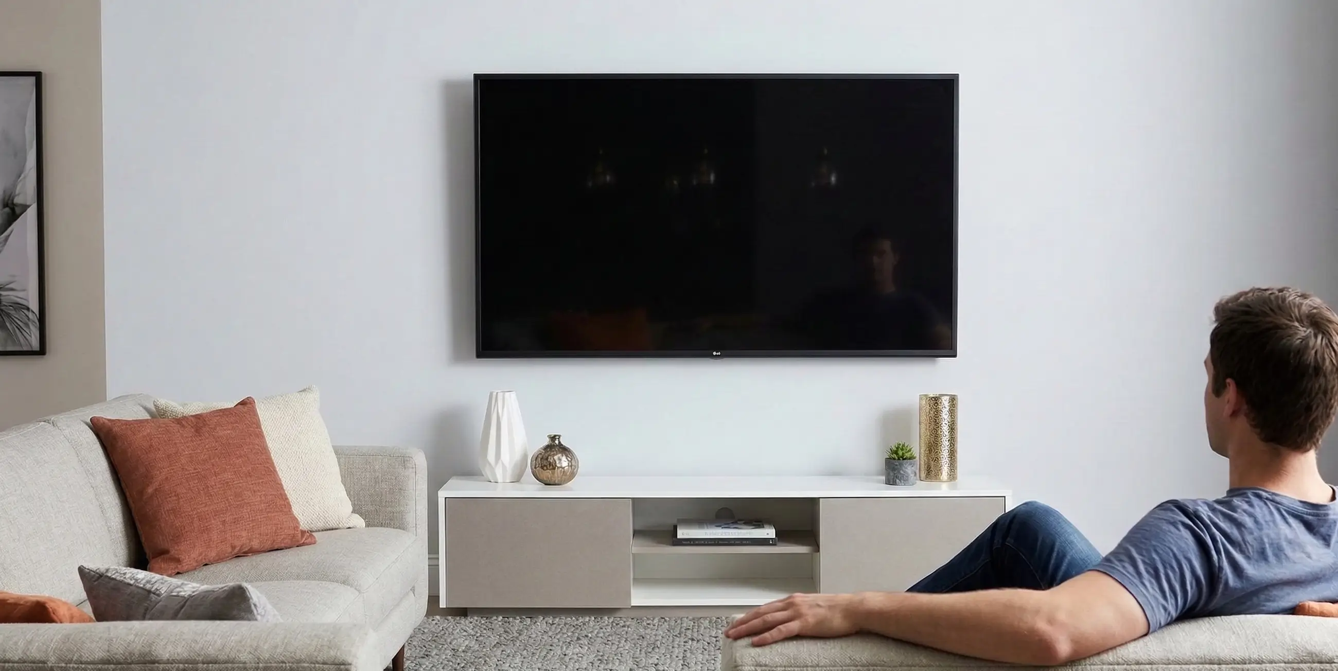 Optimal TV mounting height based on seated eye level and sofa position